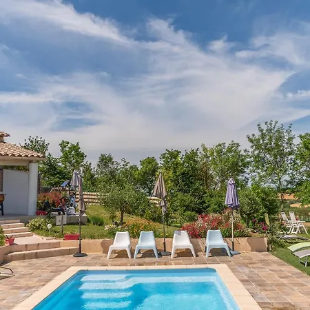 Les Granges De Flolie