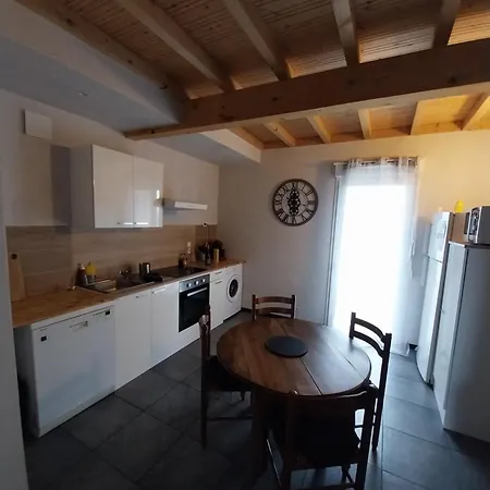 Les Granges De Flolie