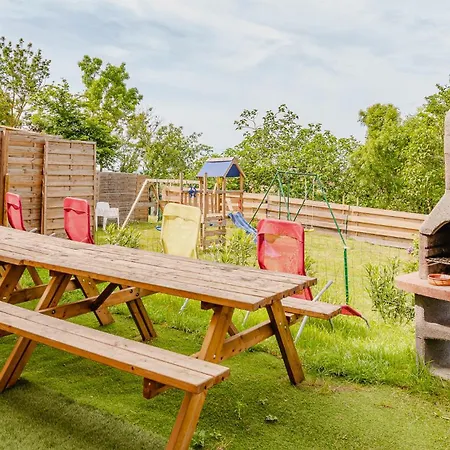 Les Granges De Flolie