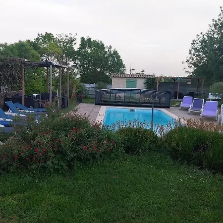 à La Campagne Hébergement de vacances *