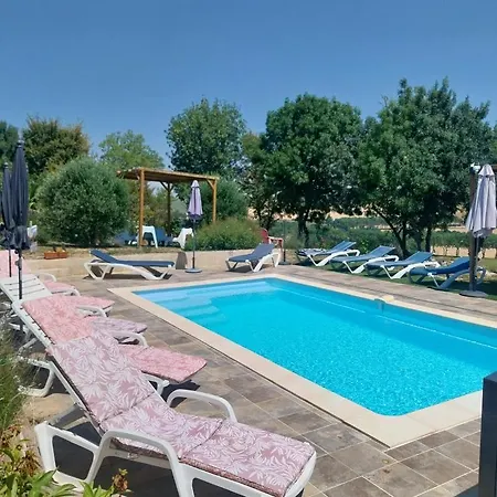 Les Granges De Flolie