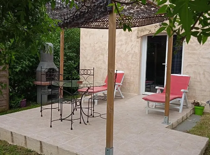 Les Granges De Flolie بيت للعطل *