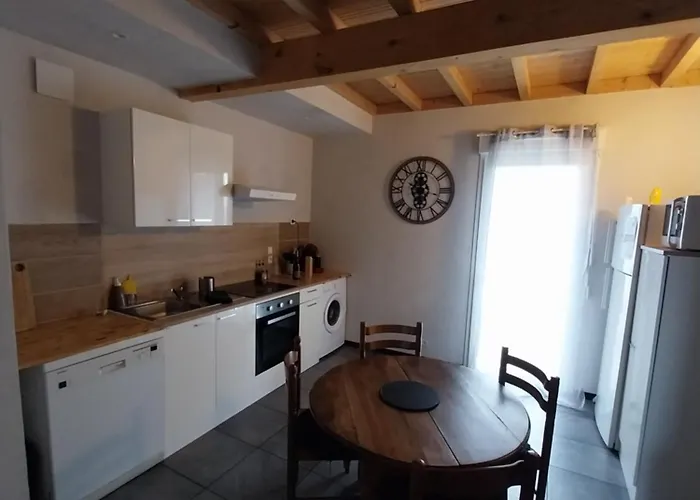 Les Granges De Flolie