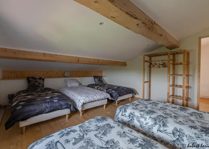 Les Granges De Flolie بيت للعطل *