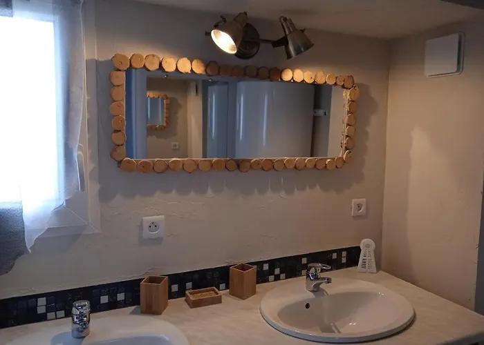 Les Granges De Flolie بيت للعطل *