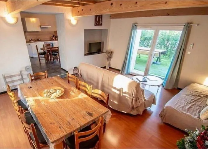 Les Granges De Flolie